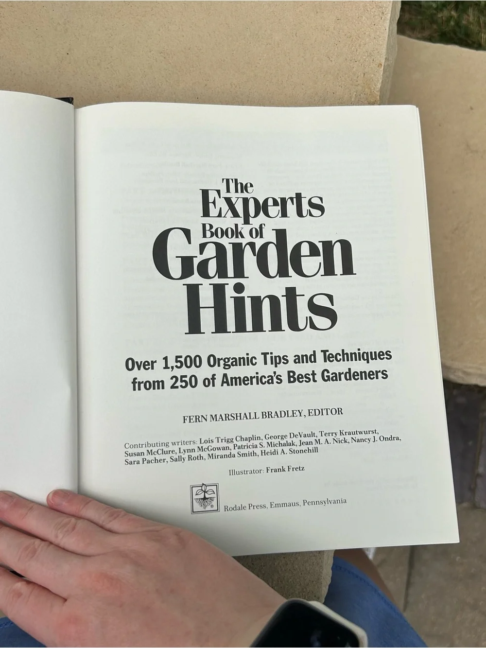 VTG The Experts Book of Garden Hints coffee table book